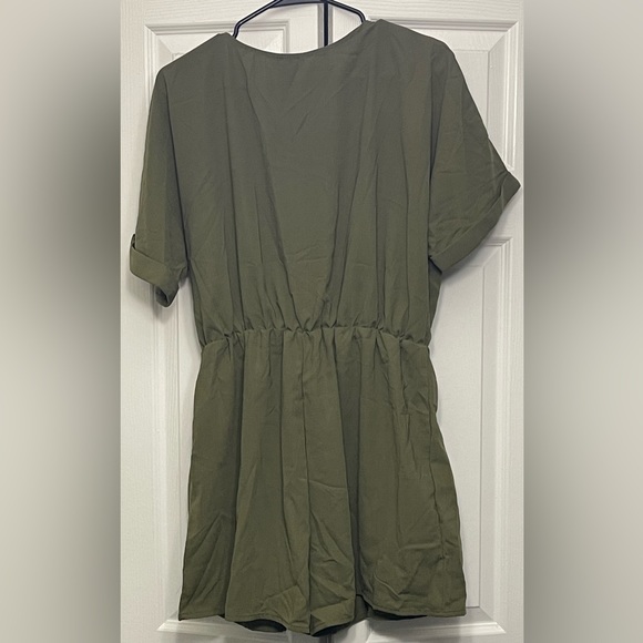 *SOLD* New with tags romper. - Picture 3 of 3